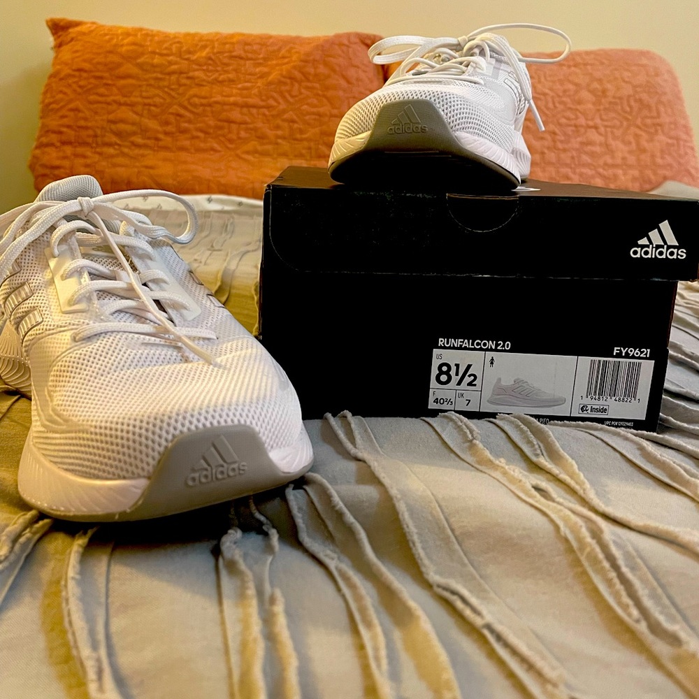 NEVER WORN- Adidas Runfalcon 2.0